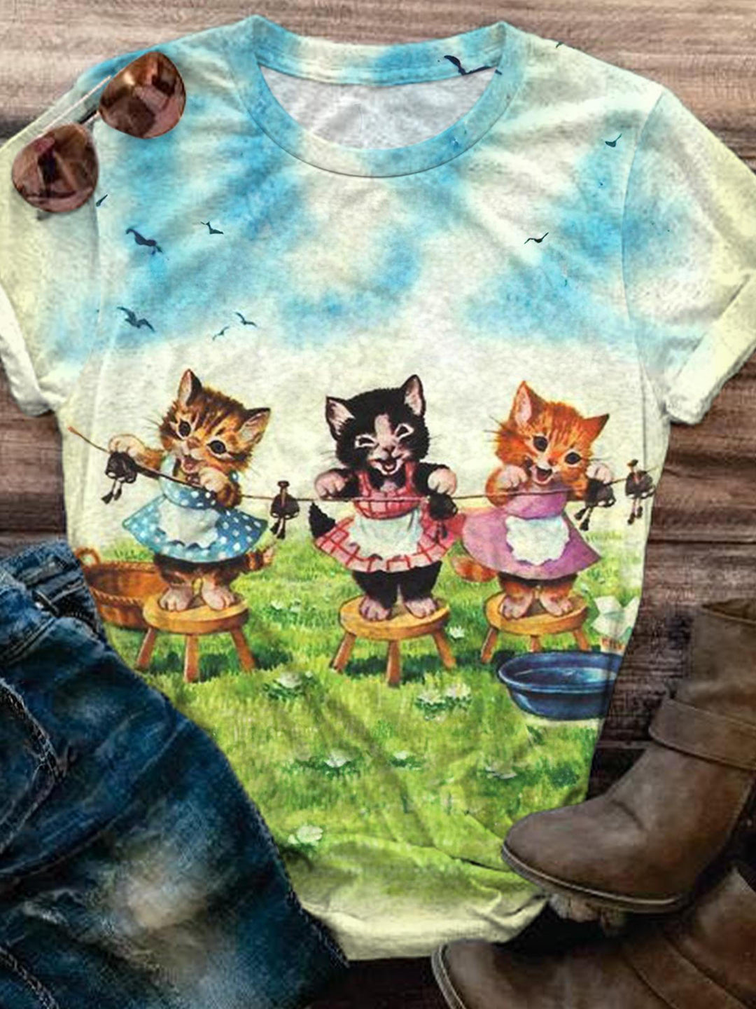 Vintage Hanging Clothes Kittens Crew Neck T-shirt