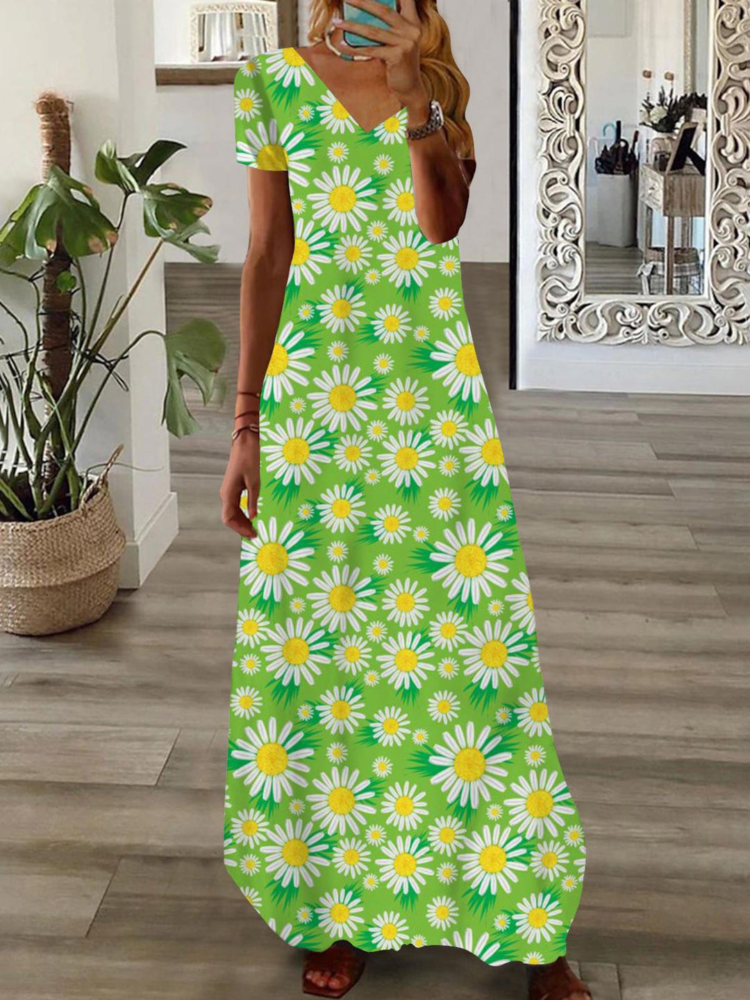Daisy Print Short Sleeve V Neck Maxi Dress